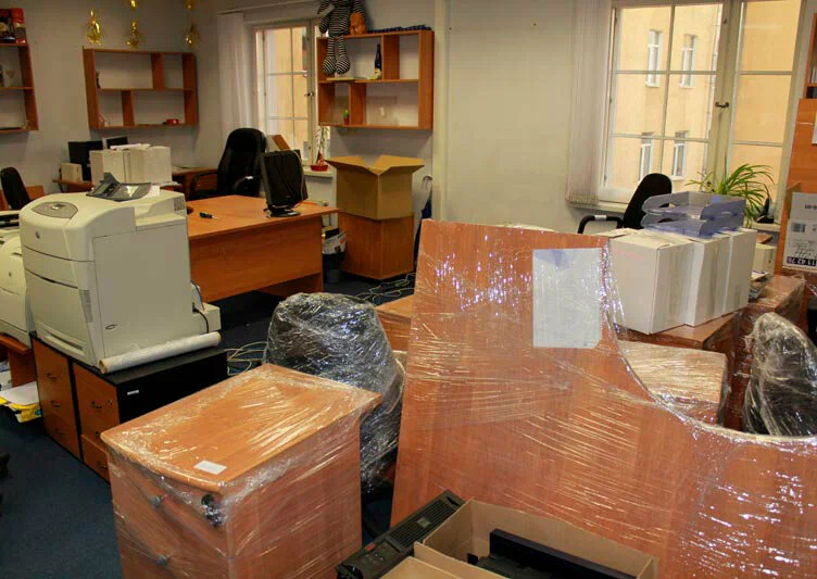 Вывоз старой офисной мебели в Волгограде в октябре