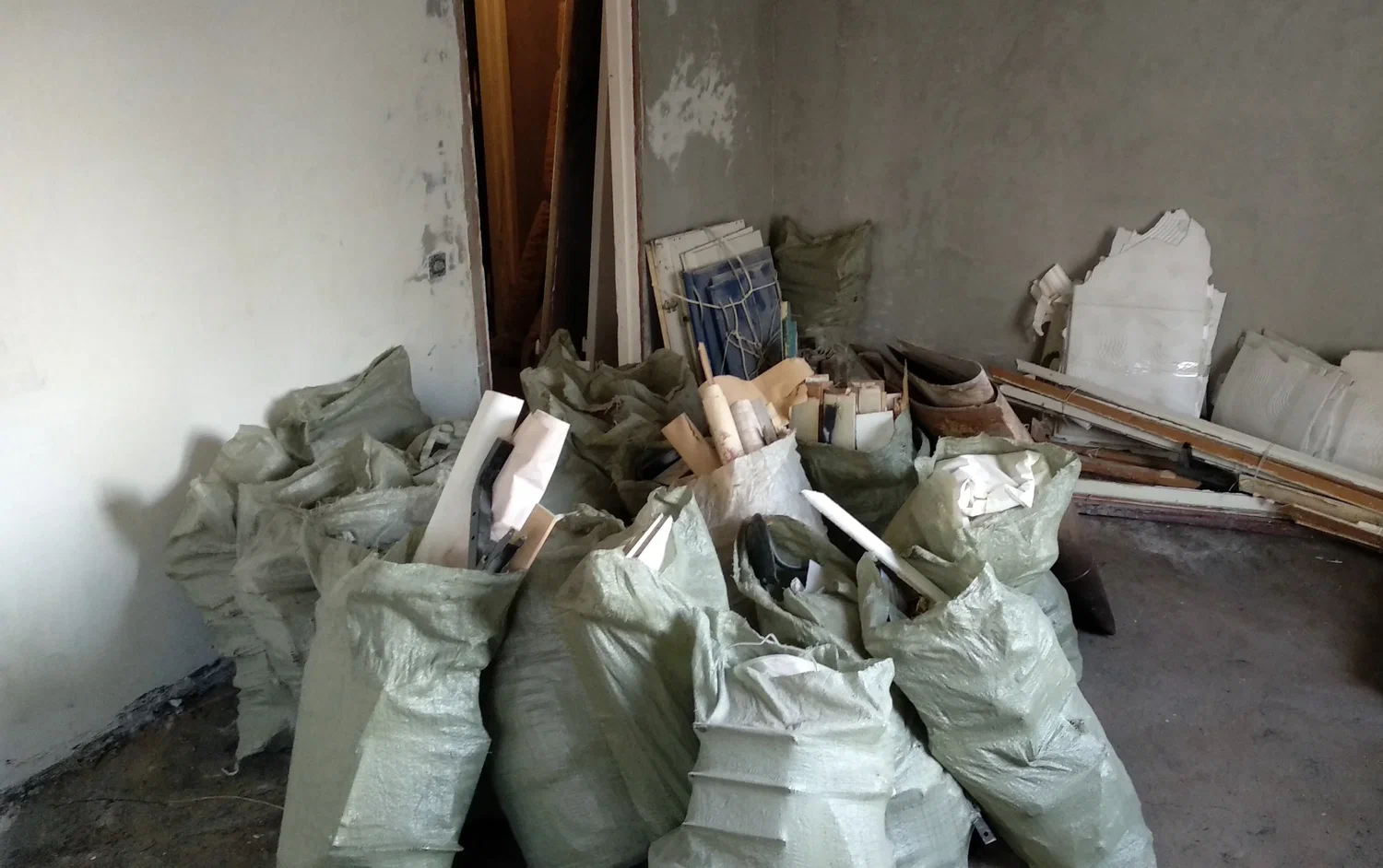 Уборка строительного мусора с вывозом и утилизацией в Волгограде в октябре